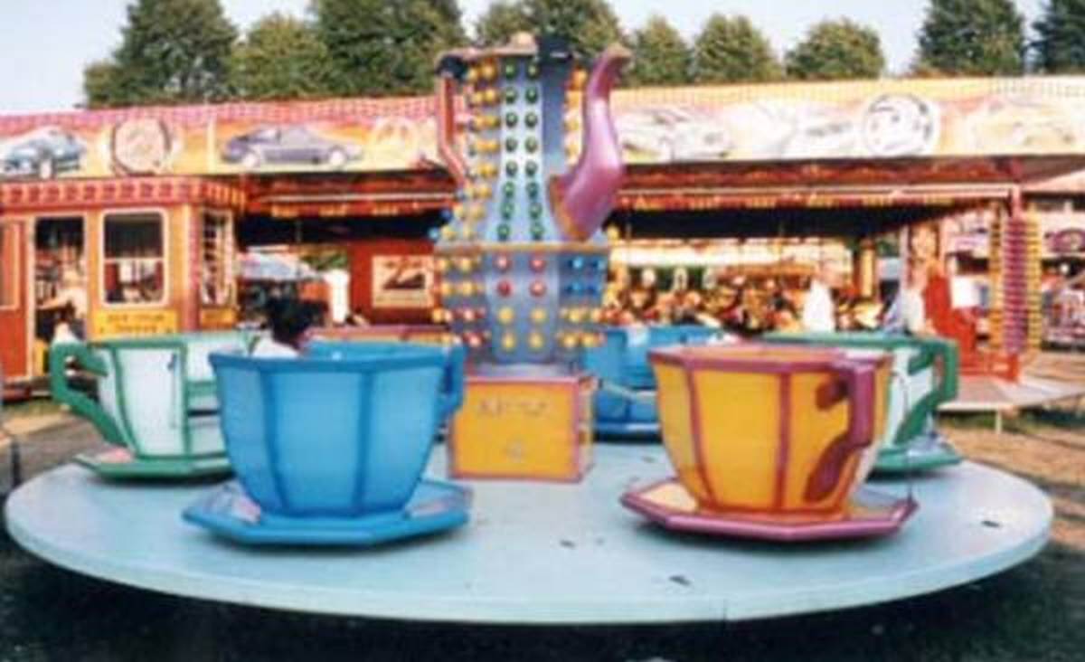 Cups and Saucers fairground ride